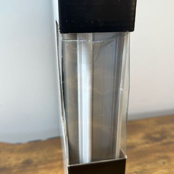 PetSafe Freedom Aluminum Pet Door Medium Dogs Up To 40lbs 8 1/8 11 3/4 Opening - Picture 4 of 7